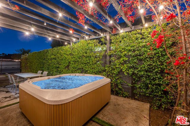 1747 W 30th Street, Los Angeles, CA 90018