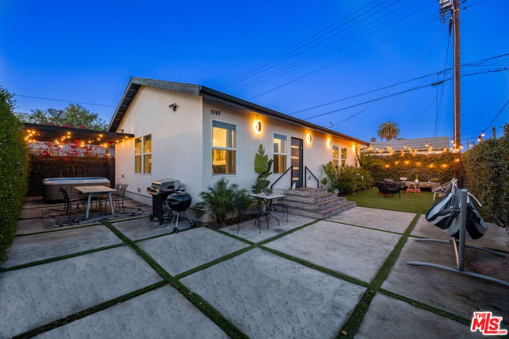 1747 W 30th Street, Los Angeles, CA 90018