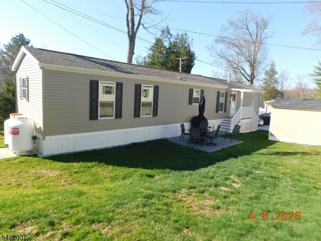 89 Back Street, Oxford Twp., NJ 07863