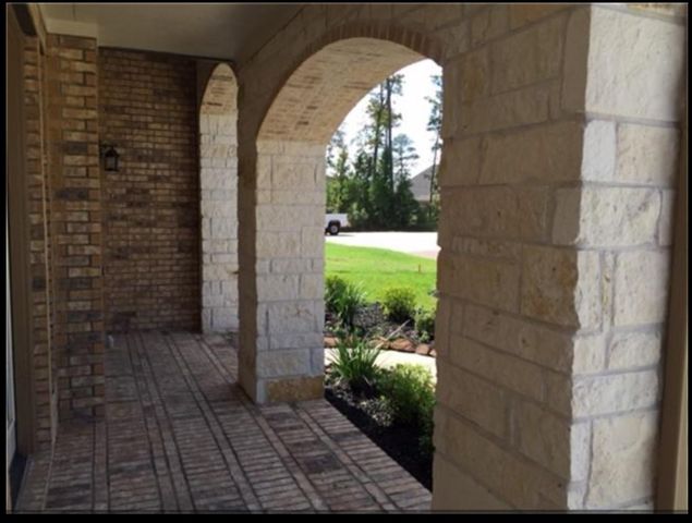 2 Caprice Bend Place, Tomball, TX 77375