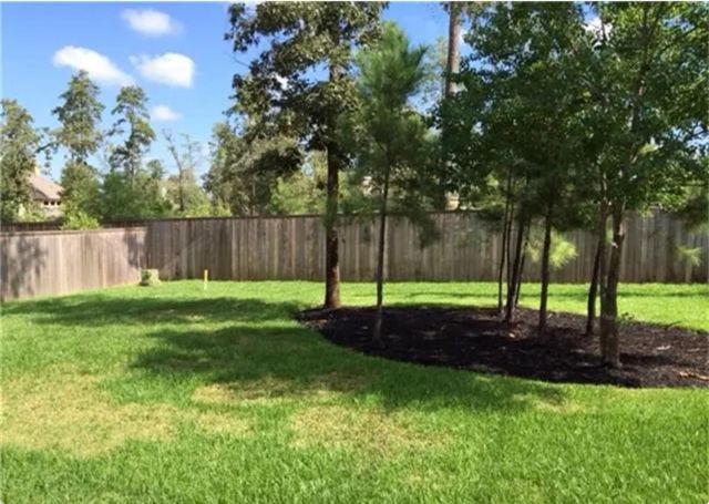2 Caprice Bend Place, Tomball, TX 77375