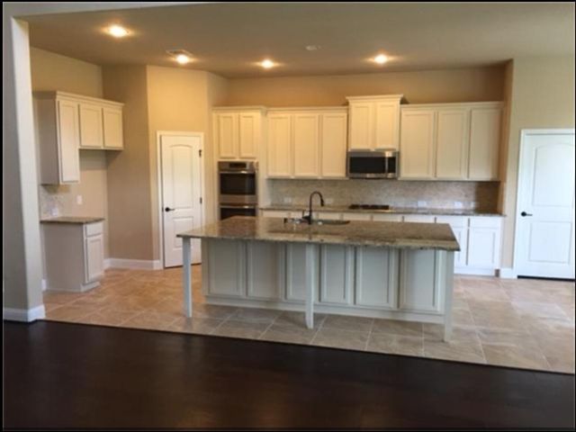 2 Caprice Bend Place, Tomball, TX 77375