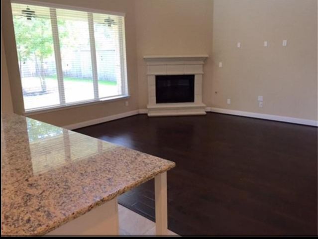 2 Caprice Bend Place, Tomball, TX 77375