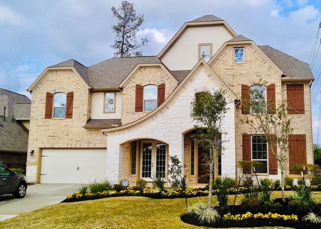 2 Caprice Bend Place, Tomball, TX 77375