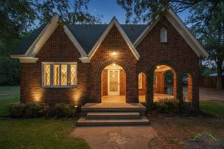 233 E Broadway Ave, Gladewater, TX 75647