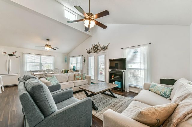 1302 Coral Way, Tiki Island, TX 77554