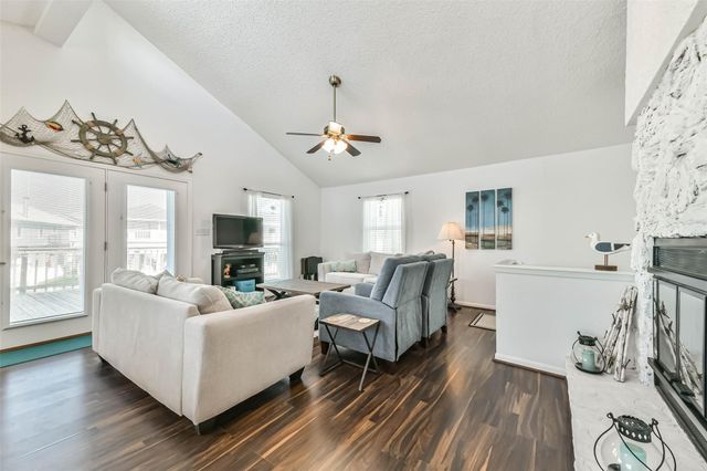 1302 Coral Way, Tiki Island, TX 77554