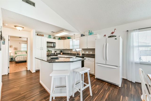 1302 Coral Way, Tiki Island, TX 77554