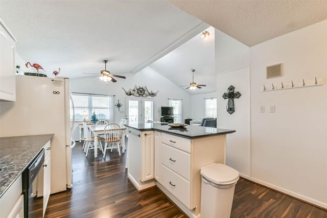 1302 Coral Way, Tiki Island, TX 77554