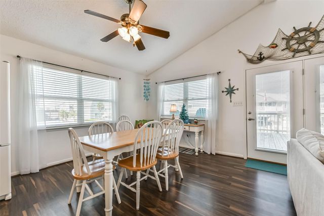 1302 Coral Way, Tiki Island, TX 77554