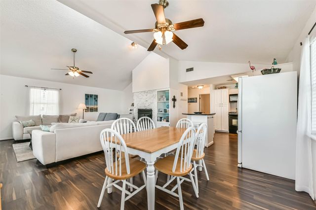 1302 Coral Way, Tiki Island, TX 77554