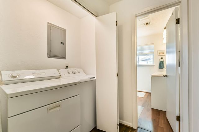 1302 Coral Way, Tiki Island, TX 77554
