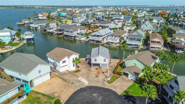1302 Coral Way, Tiki Island, TX 77554