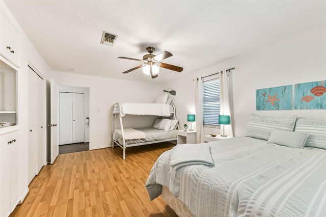 1302 Coral Way, Tiki Island, TX 77554