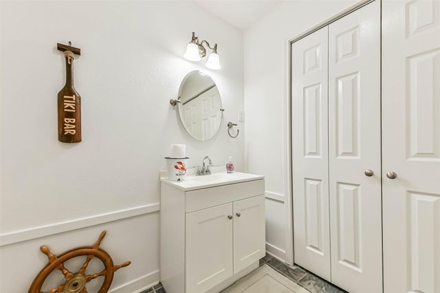 1302 Coral Way, Tiki Island, TX 77554