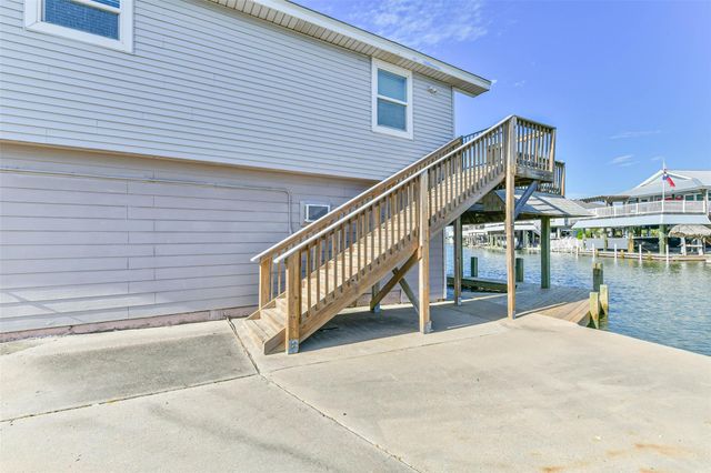 1302 Coral Way, Tiki Island, TX 77554