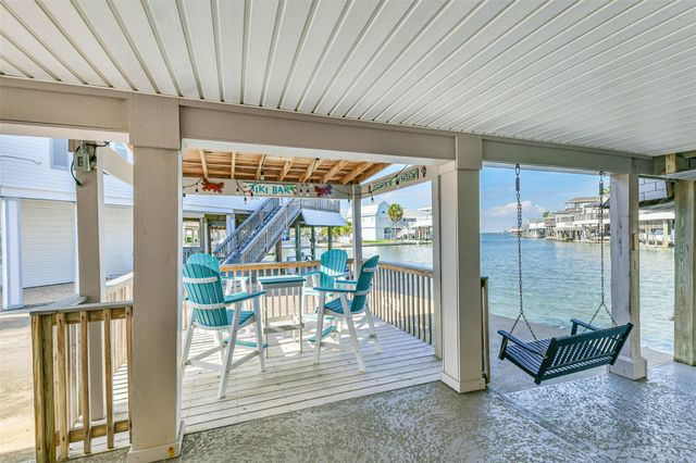 1302 Coral Way, Tiki Island, TX 77554