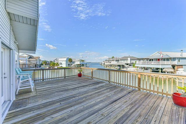 1302 Coral Way, Tiki Island, TX 77554