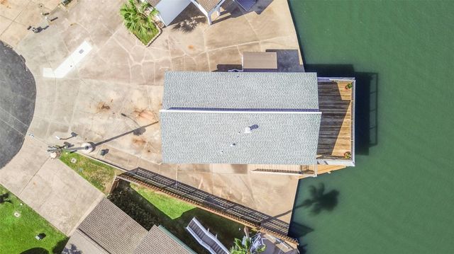 1302 Coral Way, Tiki Island, TX 77554