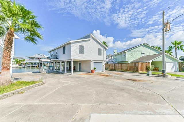1302 Coral Way, Tiki Island, TX 77554