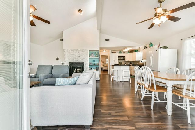 1302 Coral Way, Tiki Island, TX 77554