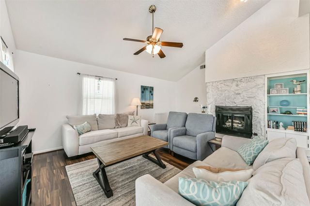 1302 Coral Way, Tiki Island, TX 77554