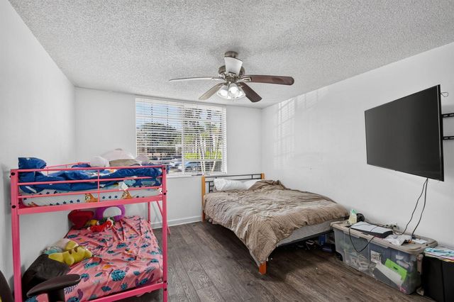 1733 Village Boulevard 105, West Palm Beach, FL 33409