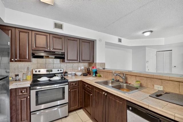 1733 Village Boulevard 105, West Palm Beach, FL 33409