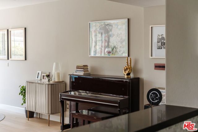 10648 Woodbridge Street 106, Toluca Lake (los Angeles), CA 91602