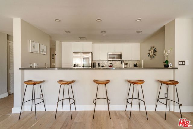 10648 Woodbridge Street 106, Toluca Lake (los Angeles), CA 91602