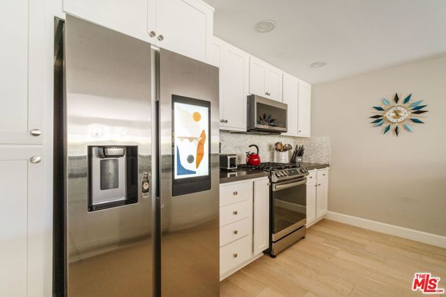 10648 Woodbridge Street 106, Toluca Lake (los Angeles), CA 91602