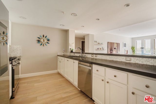 10648 Woodbridge Street 106, Toluca Lake (los Angeles), CA 91602