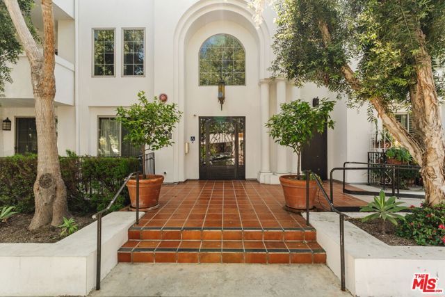 10648 Woodbridge Street 106, Toluca Lake (los Angeles), CA 91602