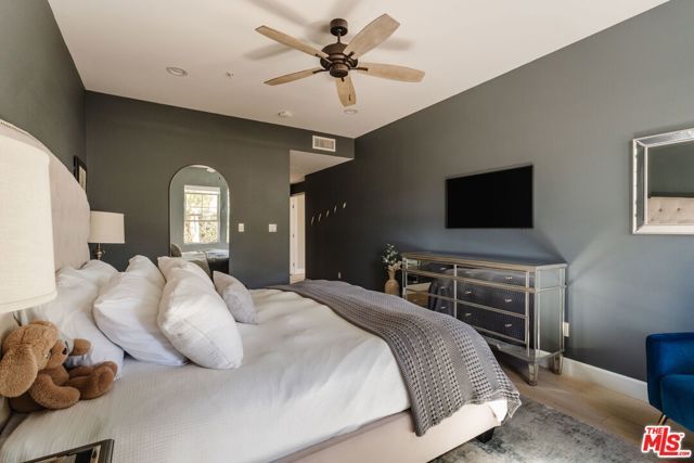 10648 Woodbridge Street 106, Toluca Lake (los Angeles), CA 91602