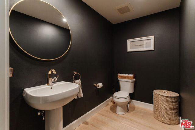 10648 Woodbridge Street 106, Toluca Lake (los Angeles), CA 91602