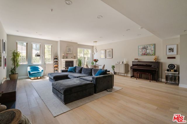 10648 Woodbridge Street 106, Toluca Lake (los Angeles), CA 91602