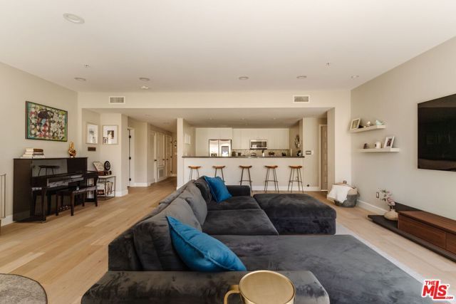 10648 Woodbridge Street 106, Toluca Lake (los Angeles), CA 91602