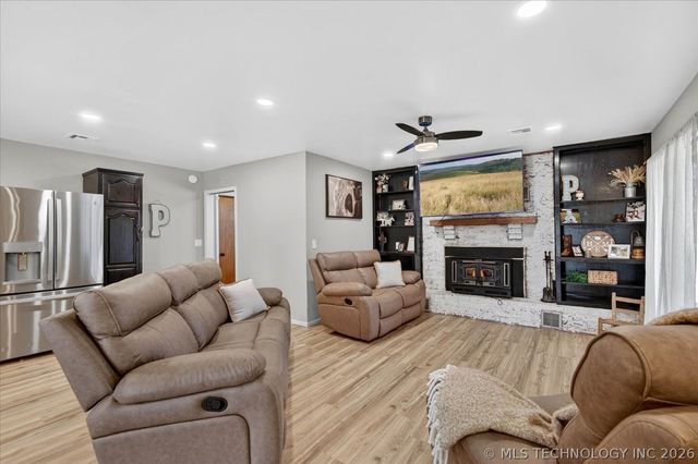 6720 Dorsett Drive, Bartlesville, OK 74006