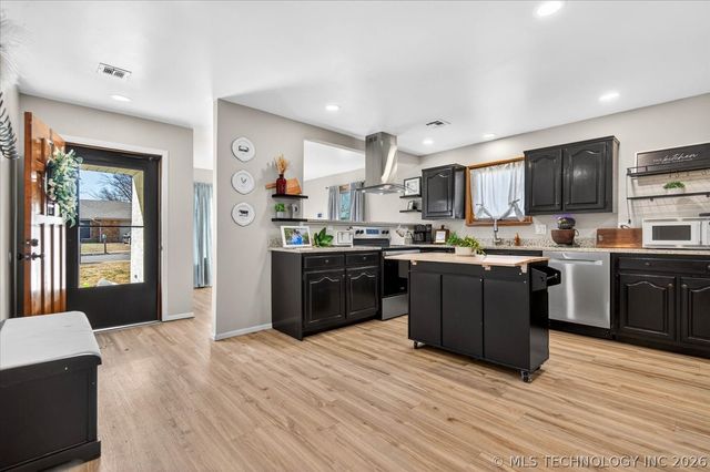 6720 Dorsett Drive, Bartlesville, OK 74006