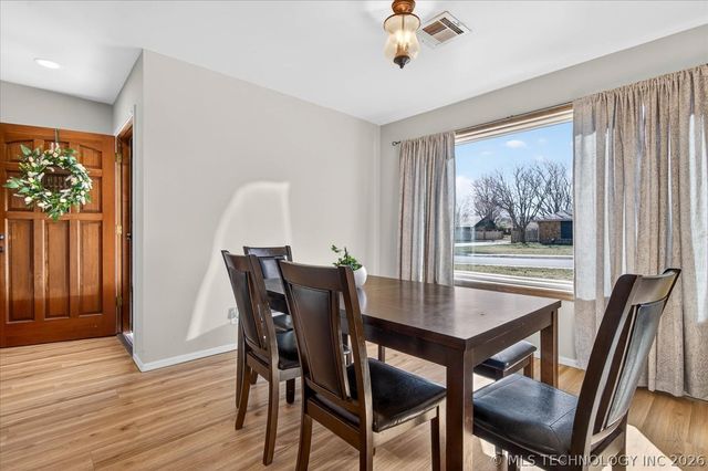 6720 Dorsett Drive, Bartlesville, OK 74006