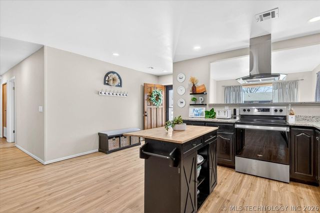 6720 Dorsett Drive, Bartlesville, OK 74006