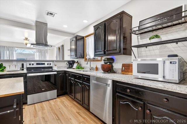 6720 Dorsett Drive, Bartlesville, OK 74006