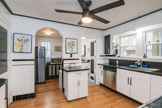 69 Belvidere St, Springfield, MA 01108