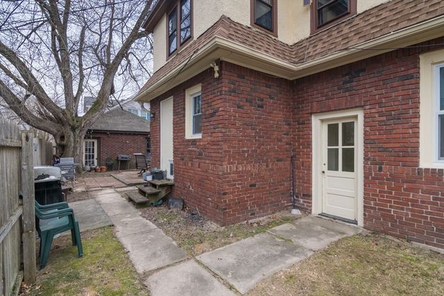 69 Belvidere St, Springfield, MA 01108