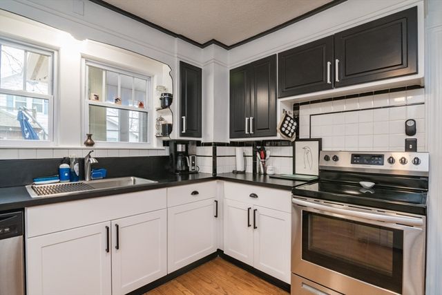 69 Belvidere St, Springfield, MA 01108