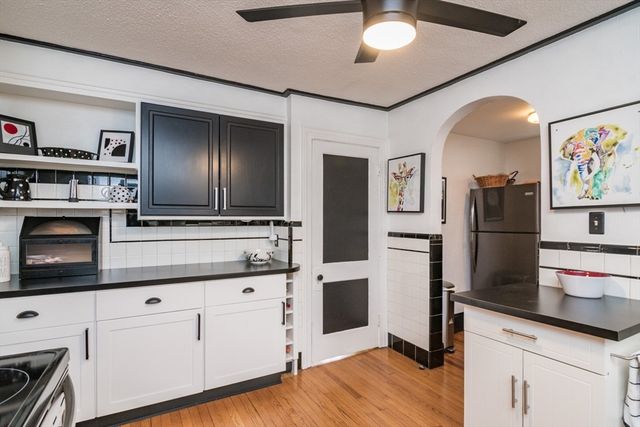 69 Belvidere St, Springfield, MA 01108