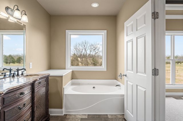 1017 Cabriolet Ct, Gallatin, TN 37066