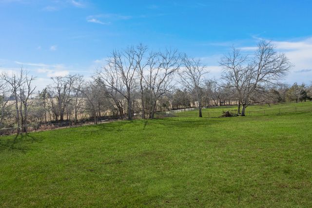 1017 Cabriolet Ct, Gallatin, TN 37066