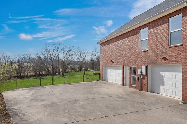 1017 Cabriolet Ct, Gallatin, TN 37066