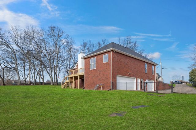 1017 Cabriolet Ct, Gallatin, TN 37066